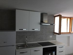 Kuchyň nebo kuchyňský kout v ubytování La Conchiglia sul Mare + 61 fotografií