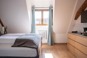 Postel nebo postele na pokoji v ubytování Chambre Pastis