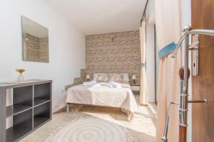 Giường trong phòng chung tại Apartments Sol Desire +33 ảnh