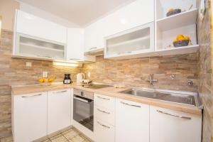 Nhà bếp/bếp nhỏ tại Apartments Sol Desire