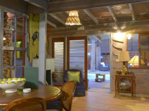 a living room with a table and chairs and a dining room at Diar Abou Habibi in Tozeur