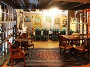 a dining room with tables and chairs in a room at Diar Abou Habibi in Tozeur