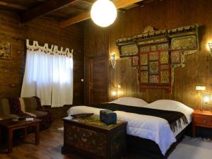 a bedroom with a bed and a couch in a room at Diar Abou Habibi in Tozeur