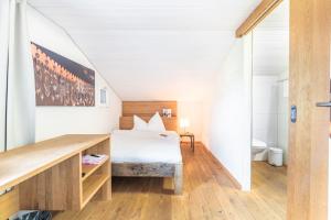 Postel nebo postele na pokoji v ubytování Hotel Kaiserstuhl