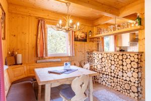 Kuchyňa alebo kuchynka v ubytovaní Almdorf Stadl by ALPS RESORTS