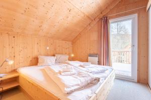Posteľ alebo postele v izbe v ubytovaní Almdorf Stadl by ALPS RESORTS