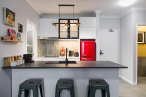 Gallery image of Boutique 2BR Apartment close to Optus Stadium & CBD in Perth +11 photos