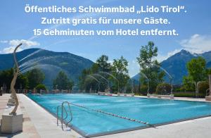 Bazén v ubytování Garni Hotel Dorothea nebo v jeho okolí