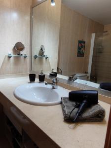 Koupelna v ubytování SITGES WELCOM HOME a summer flat in the heart of the village Sitges