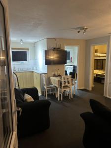 Televiisor ja/või meelelahutuskeskus majutusasutuses Great Yarmouth - Chalet - Sleeps 5 - Parking