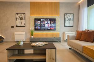 a living room with a couch and a table at Green Coast Resort V94 in Palasë