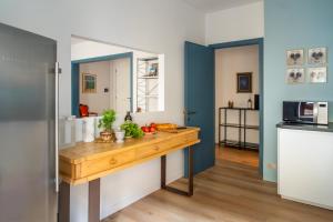 Η κουζίνα ή μικρή κουζίνα στο Quieta 6 - Renovated 70s Apartment - ItalyWeGo