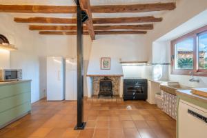A kitchen or kitchenette at Finca Can Menut