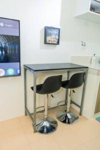 a desk with two chairs in a room at Unit 28 Mountain View Studio by Ems in Dumaguete +50 photos