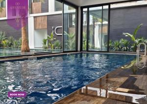 Bazén v ubytování Harmony Haven with Gym & Pool nebo v jeho okolí