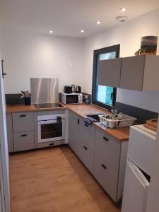 Galeriebild der Unterkunft F2 Centre Bourg à 10min GR34 et plages in Lampaul-Plouarzel