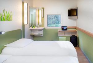 Postel nebo postele na pokoji v ubytování Hotel Ibis Budget Vichy