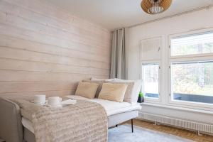 Katil atau katil-katil dalam bilik di Aurora Chalet with Sauna by Booklapland