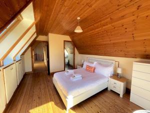 Postel nebo postele na pokoji v ubytování Beautiful 5BR House near Gretna Green with Garden Pass the Keys