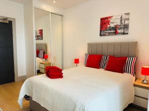 Ένα ή περισσότερα κρεβάτια σε δωμάτιο στο Cosy London Luxury studio