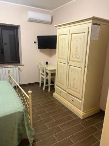Televízia a/alebo spoločenská miestnosť v ubytovaní B&B MALVETUM