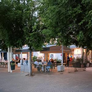A restaurant or other place to eat at White Loft Alameda