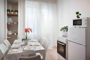 Η κουζίνα ή μικρή κουζίνα στο National Palace Of Culture 1 Step Away!