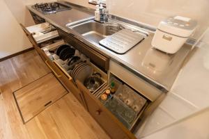 Dapur atau dapur kecil di ジブリパークまで車10分 遊べるキッズハウス1棟貸切り 敷地内無料駐車場あり 最大12名
