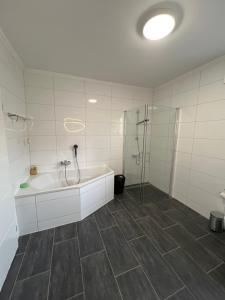 Ένα μπάνιο στο Ferienhaus Abenheim