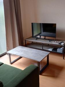 TV a/nebo společenská místnost v ubytování coco105-ルートイン新発田インターから徒歩3分