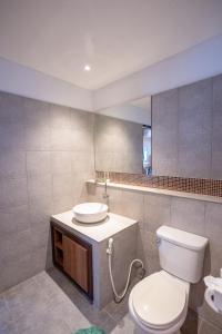 Phòng tắm tại Relax Bay Beach Resort