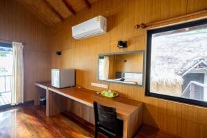 Nhà bếp/bếp nhỏ tại Relax Bay Beach Resort