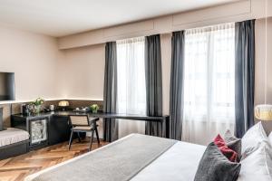 Plinius Lifestyle Hotel Lake Como客房内的一张或多张床位