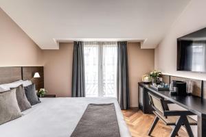 Plinius Lifestyle Hotel Lake Como客房内的一张或多张床位