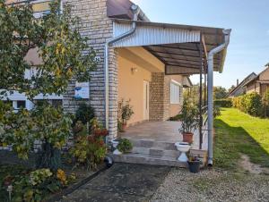 Vonkajšia záhrada v ubytovaní Holiday home in Balatonföldvar 36529