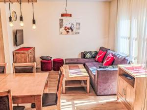 Posezení v ubytování Apartment Schönblick Mountain Resort & Spa-1 by Interhome