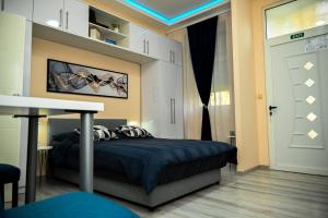 Voodi või voodid majutusasutuse Blue apartment toas