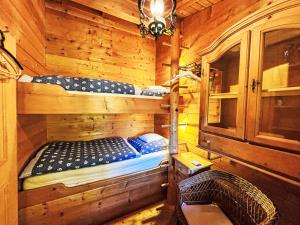 Postel nebo postele na pokoji v ubytování Holiday Home Ferienhaus Giselbrecht by Interhome