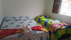 a bedroom with two beds with towels on them at Aluguel por temporada in Mucugê