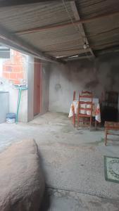 an empty room with a table and a chair at Aluguel por temporada in Mucugê