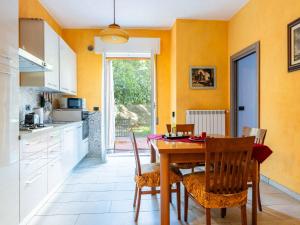 Η κουζίνα ή μικρή κουζίνα στο Apartment Arancia by Interhome