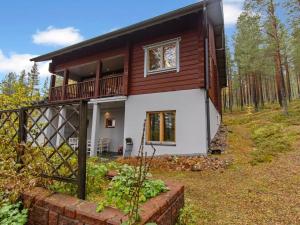 a house on a hill in the woods at Holiday Home Villa uuttu by Interhome in Pyhätunturi