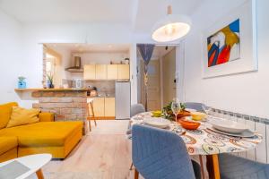 a dining room and living room with a table and chairs at Cango City Center Apartment 5 minutes from Main Square in Zagreb