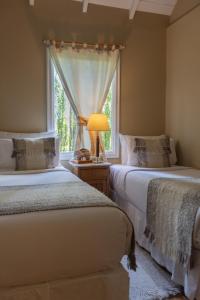 Cama ou camas em um quarto em Los Ponchos Hotel