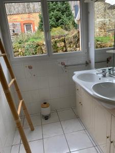 Afbeelding uit fotogalerij van Gite Maison Bonheur in Ville-en-Selve +15 foto's