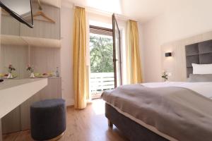 Postel nebo postele na pokoji v ubytování Hotel Kurparkblick + 37 fotografií