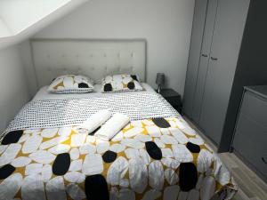 Cama ou camas em um quarto em Appartement Bes,, Attique neuf avec confort