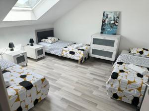 Cama ou camas em um quarto em Appartement Bes,, Attique neuf avec confort