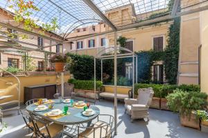 A seating area at Ara di Marte Suites
