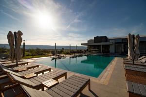 Bazén v ubytování Hotel Emporia Mostar nebo v jeho okolí